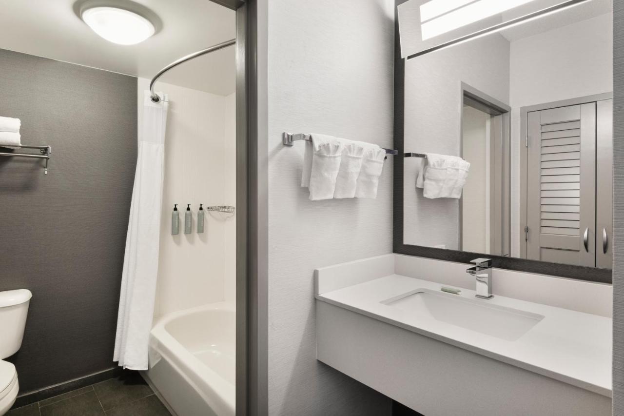 Courtyard By Marriott Burlington Ξενοδοχείο Εξωτερικό φωτογραφία