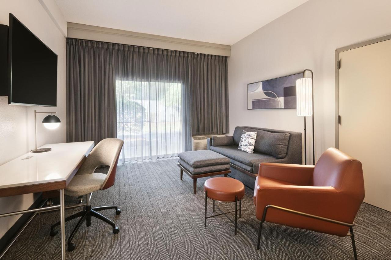 Courtyard By Marriott Burlington Ξενοδοχείο Εξωτερικό φωτογραφία