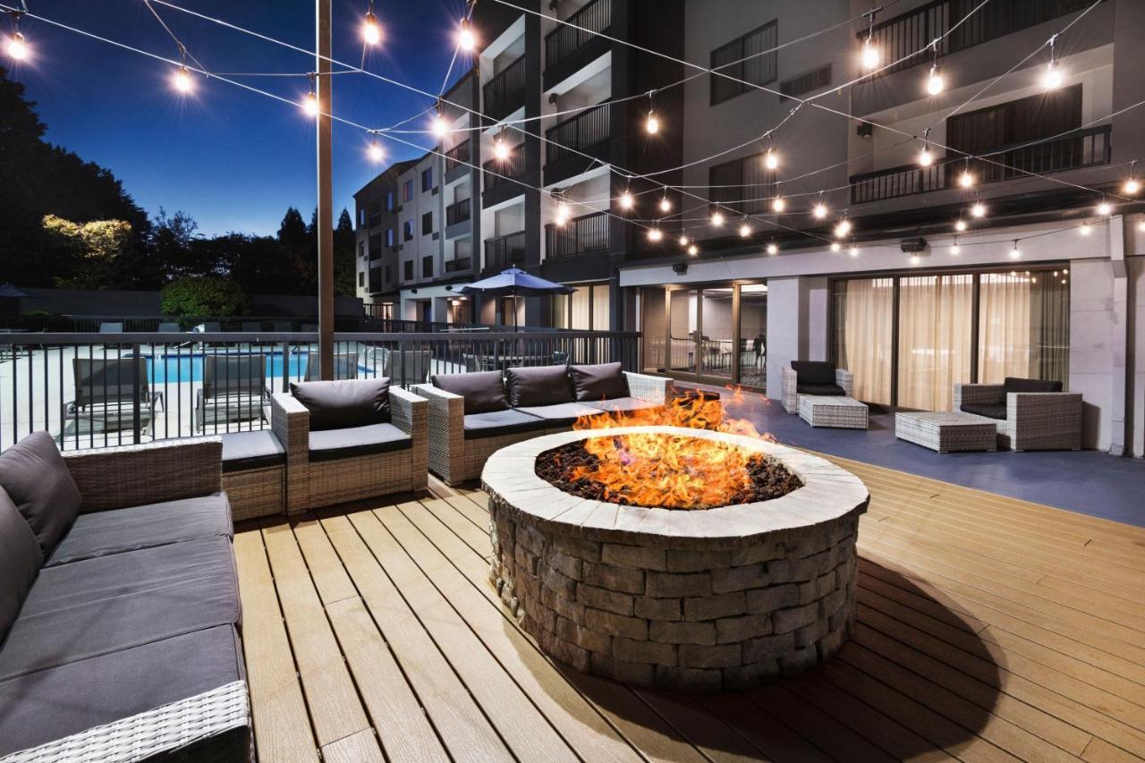 Courtyard By Marriott Burlington Ξενοδοχείο Εξωτερικό φωτογραφία