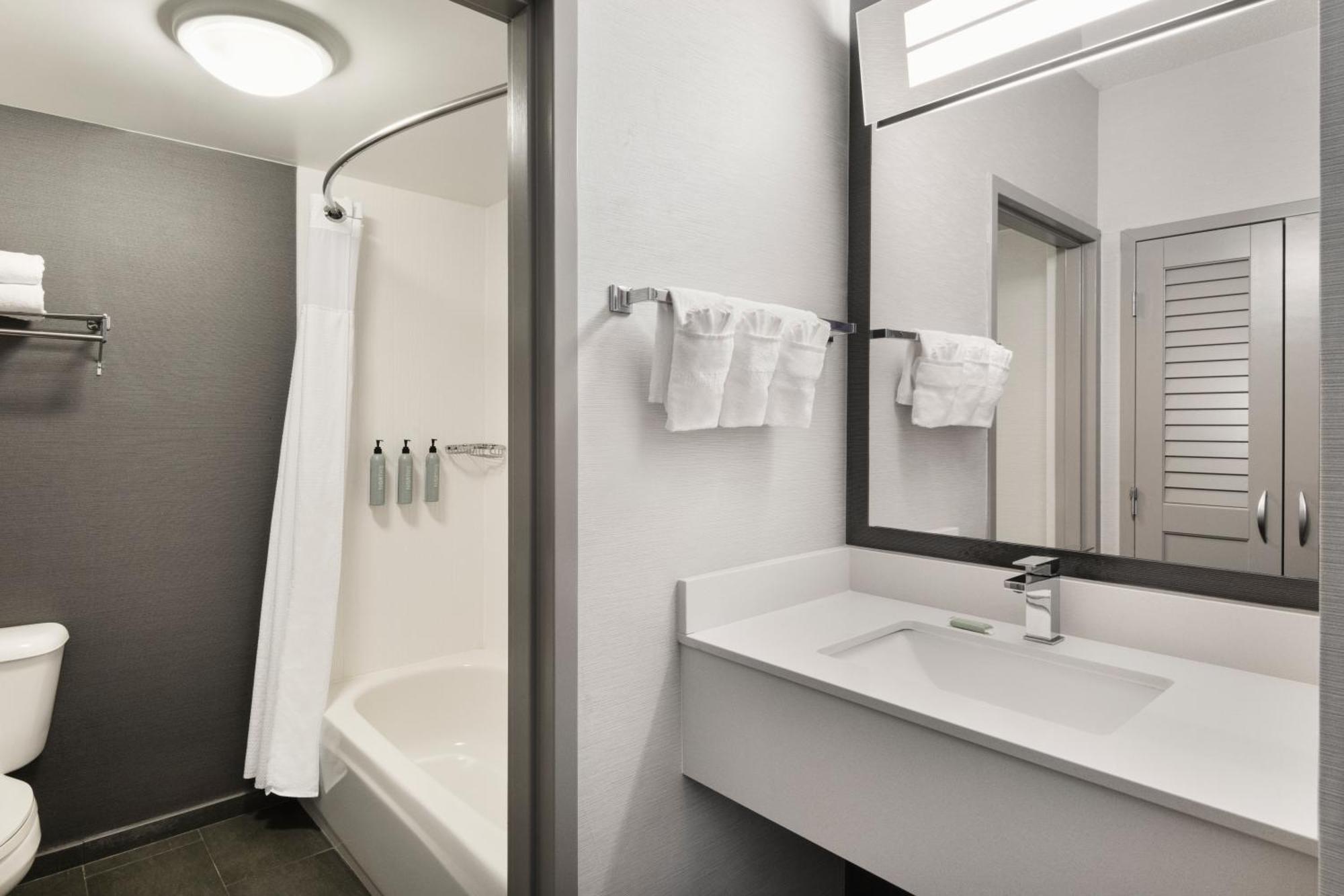 Courtyard By Marriott Burlington Ξενοδοχείο Εξωτερικό φωτογραφία