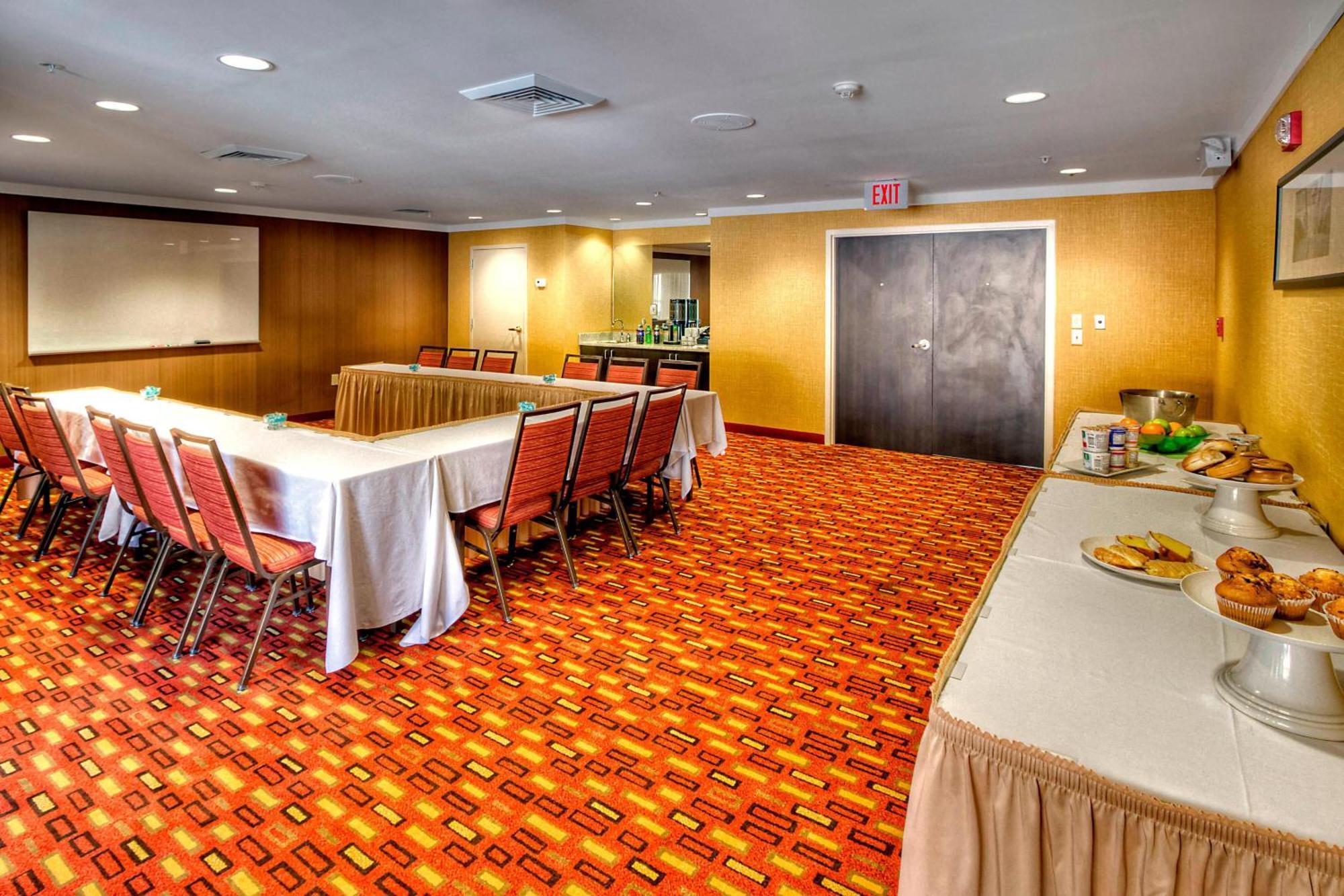 Courtyard By Marriott Burlington Ξενοδοχείο Εξωτερικό φωτογραφία
