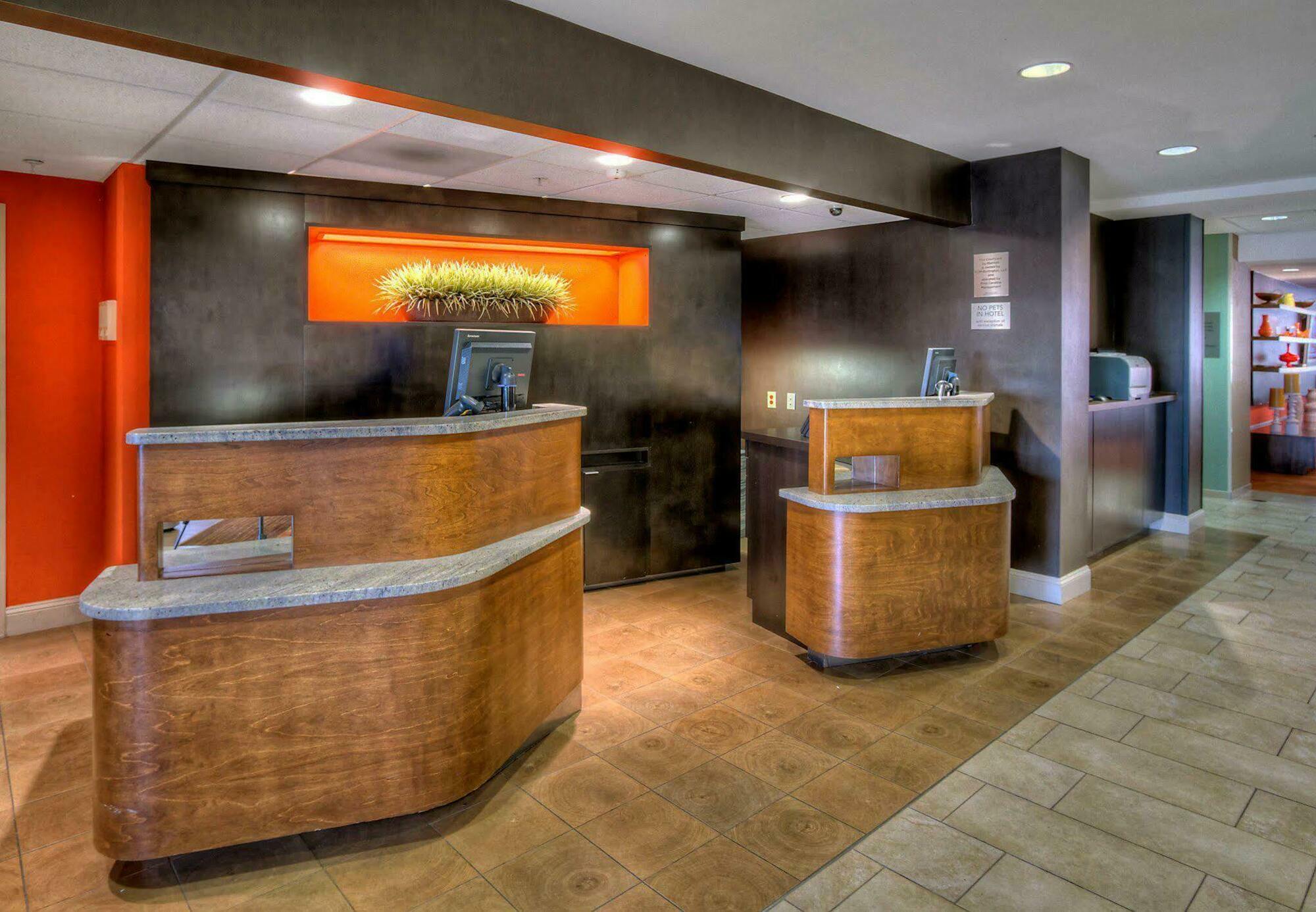 Courtyard By Marriott Burlington Ξενοδοχείο Εξωτερικό φωτογραφία