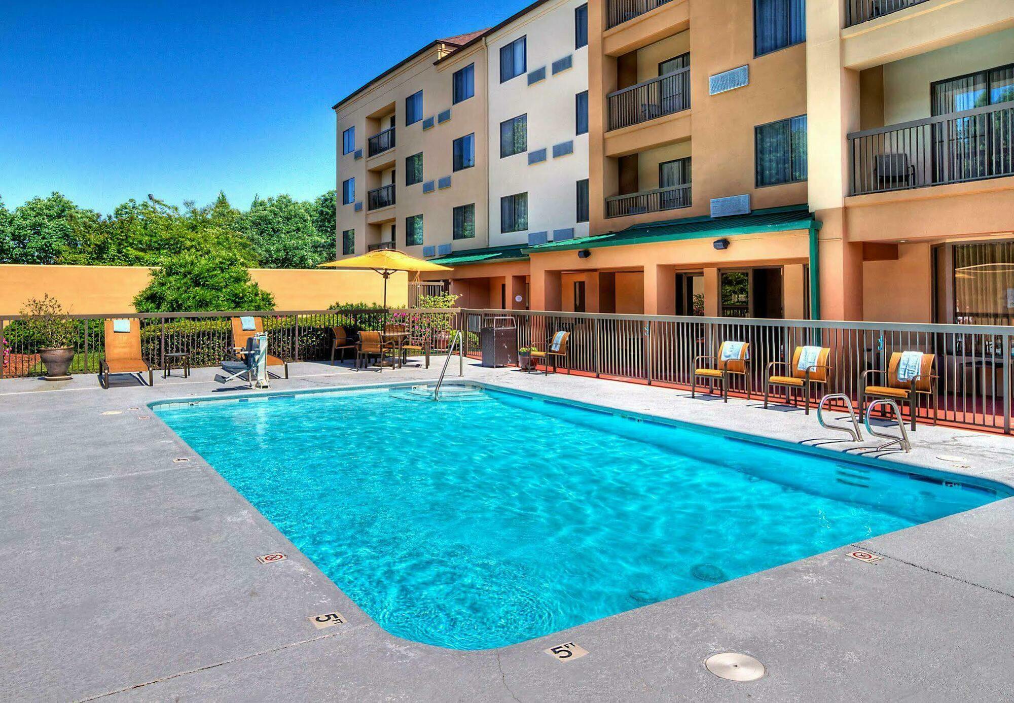 Courtyard By Marriott Burlington Ξενοδοχείο Εξωτερικό φωτογραφία